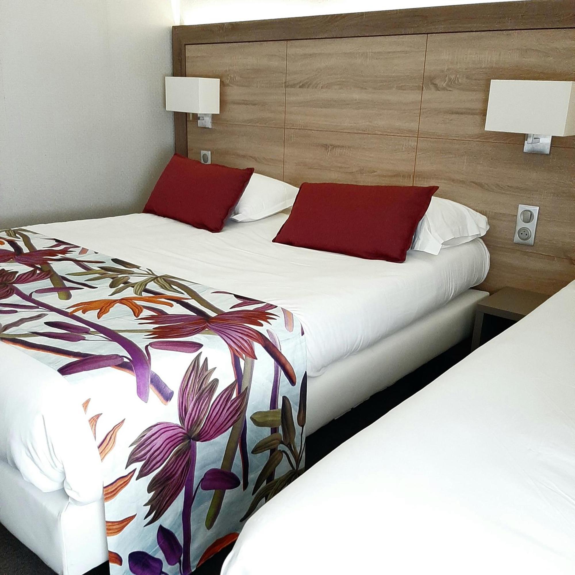 Logis Hotel Relais Saint Jacques - Chateauroux Déols Buitenkant foto